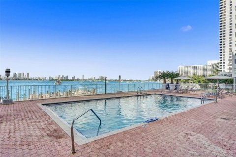 Condo in Miami Beach, Florida, 1 bedroom  № 2278824 - photo 21