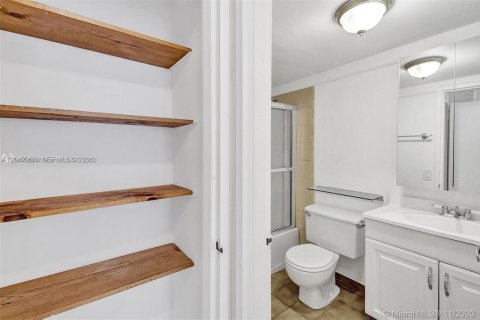 Condo in Miami Beach, Florida, 1 bedroom  № 2278824 - photo 18