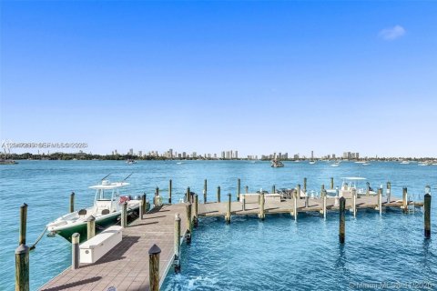 Condo in Miami Beach, Florida, 1 bedroom  № 2278824 - photo 23