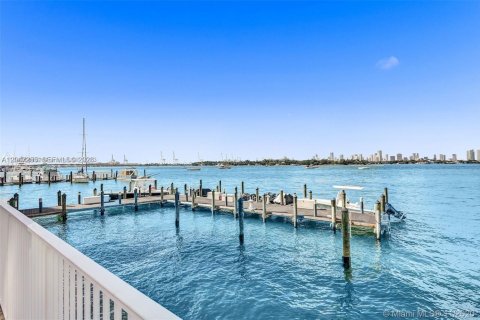 Condo in Miami Beach, Florida, 1 bedroom  № 2278824 - photo 22