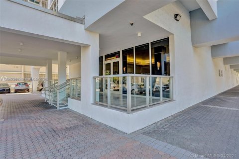 Condo in Miami Beach, Florida, 1 bedroom  № 2278824 - photo 27