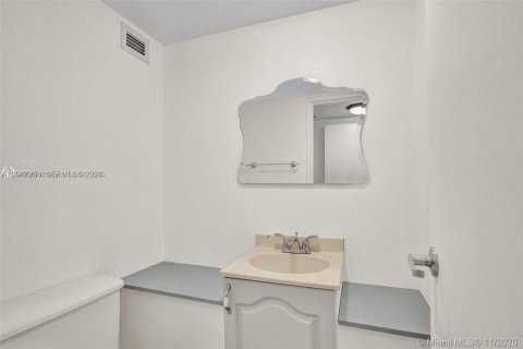 Condo in Miami Beach, Florida, 1 bedroom  № 2278824 - photo 14