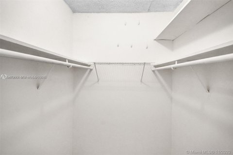 Condo in Miami Beach, Florida, 1 bedroom  № 2278824 - photo 17