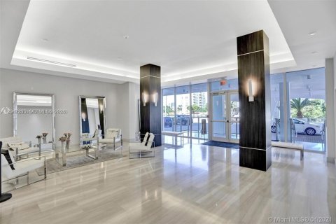 Condo in Miami Beach, Florida, 1 bedroom  № 2278824 - photo 26