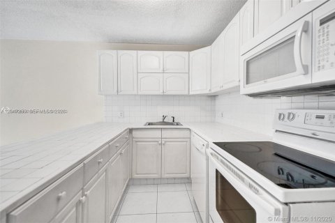 Condo in Miami Beach, Florida, 1 bedroom  № 2278824 - photo 7
