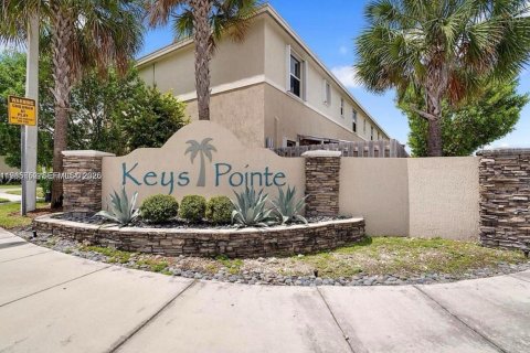 Touwnhouse à vendre à Florida City, Floride: 3 chambres, 118.17 m2 № 2263384 - photo 11