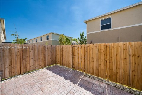 Touwnhouse à vendre à Florida City, Floride: 3 chambres, 118.17 m2 № 2263384 - photo 15