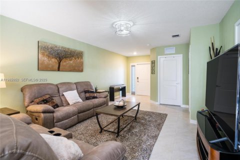 Touwnhouse à vendre à Florida City, Floride: 3 chambres, 118.17 m2 № 2263384 - photo 9