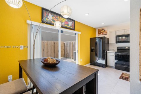 Touwnhouse à vendre à Florida City, Floride: 3 chambres, 118.17 m2 № 2263384 - photo 6