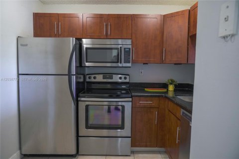 Condo in Miami, Florida, 1 bedroom  № 2085996 - photo 8