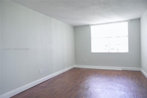 Condo in Miami, Florida, 1 bedroom  № 2085996 - photo 16