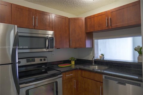 Condo in Miami, Florida, 1 bedroom  № 2085996 - photo 2