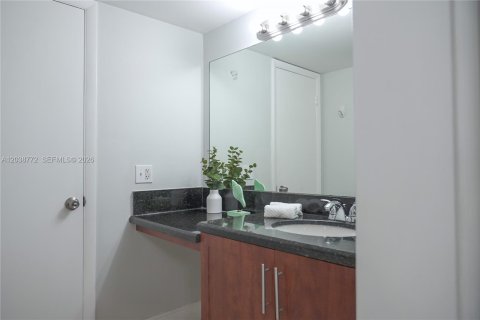 Condo in Miami, Florida, 1 bedroom  № 2085996 - photo 23