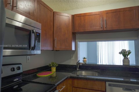 Condo in Miami, Florida, 1 bedroom  № 2085996 - photo 9