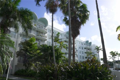 Condo in Miami, Florida, 1 bedroom  № 2085996 - photo 5