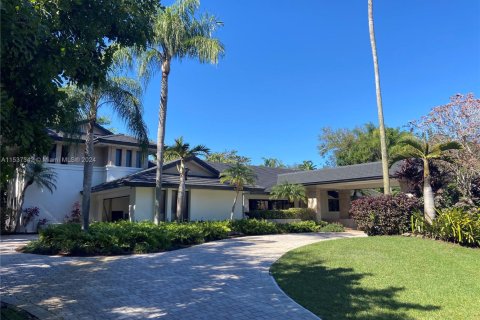 House in Weston, Florida 5 bedrooms, 455.41 sq.m. № 1710354 - photo 1