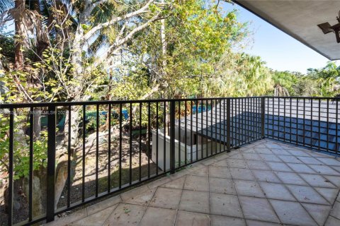House in Weston, Florida 5 bedrooms, 455.41 sq.m. № 1710354 - photo 25