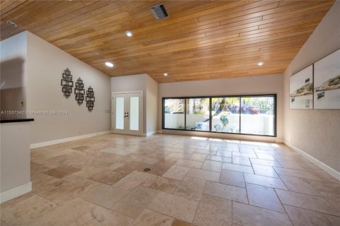 House in Weston, Florida 5 bedrooms, 455.41 sq.m. № 1710354 - photo 11