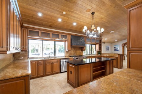 House in Weston, Florida 5 bedrooms, 455.41 sq.m. № 1710354 - photo 17