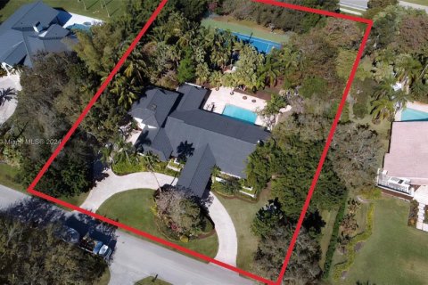 House in Weston, Florida 5 bedrooms, 455.41 sq.m. № 1710354 - photo 3
