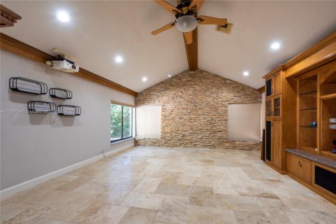 House in Weston, Florida 5 bedrooms, 455.41 sq.m. № 1710354 - photo 21