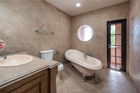 House in Weston, Florida 5 bedrooms, 455.41 sq.m. № 1710354 - photo 22