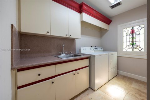 House in Weston, Florida 5 bedrooms, 455.41 sq.m. № 1710354 - photo 30