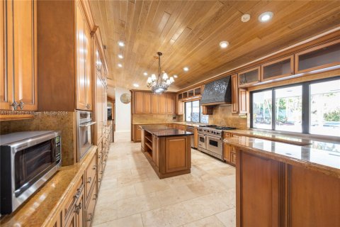 House in Weston, Florida 5 bedrooms, 455.41 sq.m. № 1710354 - photo 13