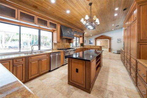 House in Weston, Florida 5 bedrooms, 455.41 sq.m. № 1710354 - photo 14