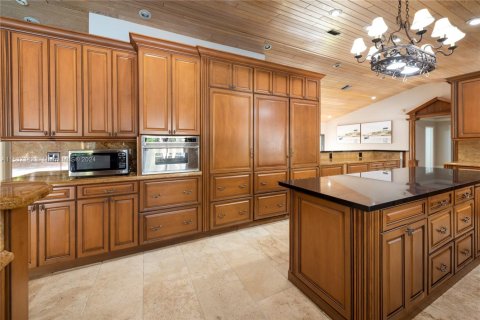 House in Weston, Florida 5 bedrooms, 455.41 sq.m. № 1710354 - photo 15