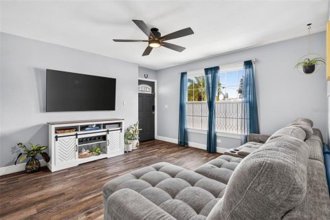 Villa ou maison à vendre à Tampa, Floride: 3 chambres, 126.63 m2 № 2337279 - photo 5
