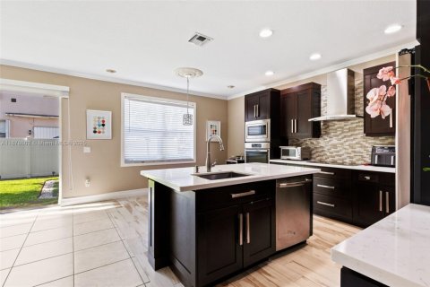 Casa en alquiler en Miramar, Florida, 3 dormitorios, 202.53 m2 № 1925482 - foto 9