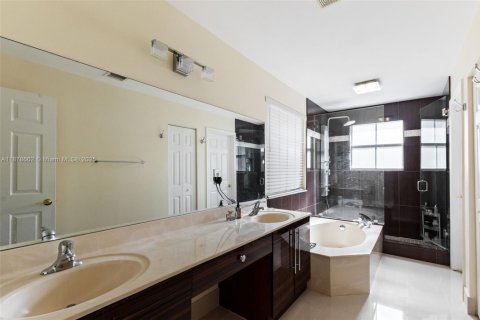 Casa en alquiler en Miramar, Florida, 3 dormitorios, 202.53 m2 № 1925482 - foto 18