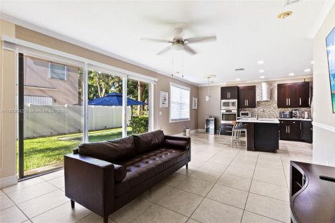 Casa en alquiler en Miramar, Florida, 3 dormitorios, 202.53 m2 № 1925482 - foto 5