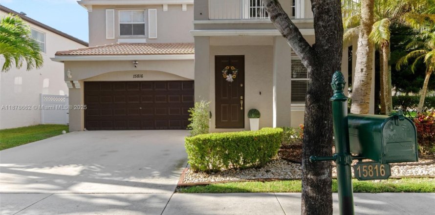 Casa en Miramar, Florida 3 dormitorios, 202.53 m2 № 1925482