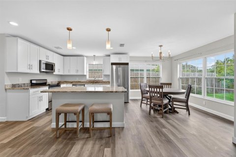 House in Clearwater, Florida 2 bedrooms, 116.78 sq.m. № 1902909 - photo 2