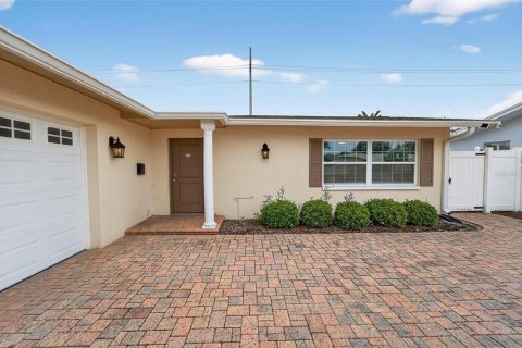 Villa ou maison à louer à Clearwater, Floride: 2 chambres, 116.78 m2 № 1902909 - photo 28