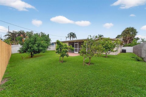 Villa ou maison à louer à Clearwater, Floride: 2 chambres, 116.78 m2 № 1902909 - photo 24