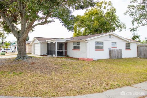 House in Port Richey, Florida 3 bedrooms, 111.11 sq.m. № 1548536 - photo 3
