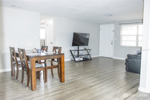 House in Port Richey, Florida 3 bedrooms, 111.11 sq.m. № 1548536 - photo 9