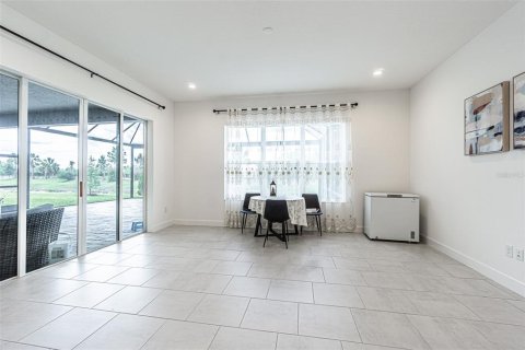 House in Wesley Chapel, Florida 5 bedrooms, 384.52 sq.m. № 2200794 - photo 9