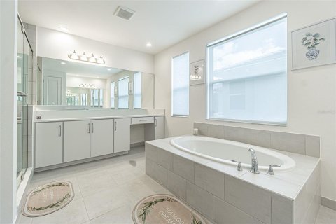 House in Wesley Chapel, Florida 5 bedrooms, 384.52 sq.m. № 2200794 - photo 24