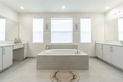 House in Wesley Chapel, Florida 5 bedrooms, 384.52 sq.m. № 2200794 - photo 25