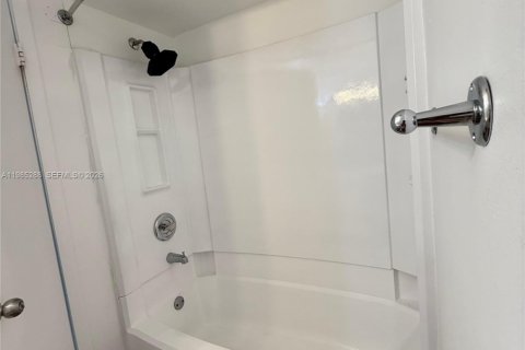 Condominio en alquiler en Pompano Beach, Florida, 2 dormitorios, 84.08 m2 № 2046979 - foto 7