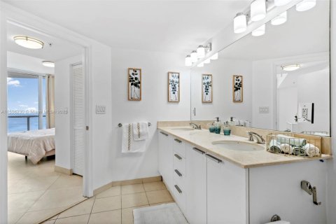 Снять в аренду кондоминиум в Санни-Айлс-Бич, Флорида 1 спальня, 92.9м2, № 2037407 - фото 15