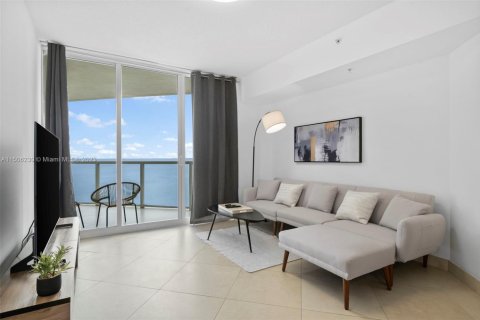Condominio en Sunny Isles Beach, Florida, 1 dormitorio  № 2037407