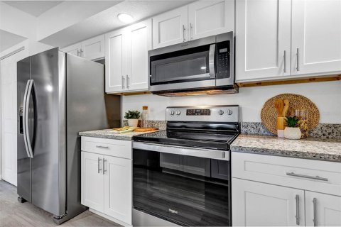 Condo in Casselberry, Florida, 2 bedrooms  № 1382935 - photo 5