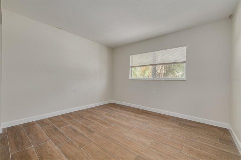 Commercial property in New Port Richey, Florida 4 bedrooms, 153.29 sq.m. № 1767410 - photo 7