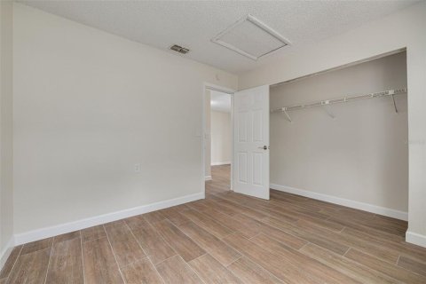 Commercial property in New Port Richey, Florida 4 bedrooms, 153.29 sq.m. № 1767410 - photo 25