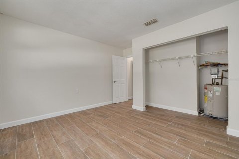 Commercial property in New Port Richey, Florida 4 bedrooms, 153.29 sq.m. № 1767410 - photo 8
